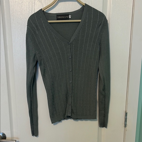 Grey V-Neck Cable Knit Long Sleeve Button up Sweater EUC - Picture 1 of 5